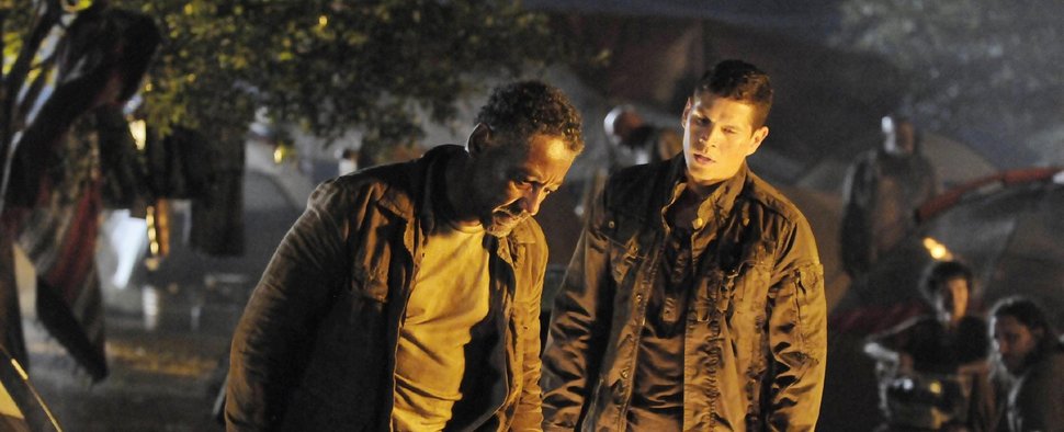 Tom (Giancarlo Esposito) und Jason (JD Pardo) in Staffel 2 von „Revolution“ – Bild: Warner Bros. TV