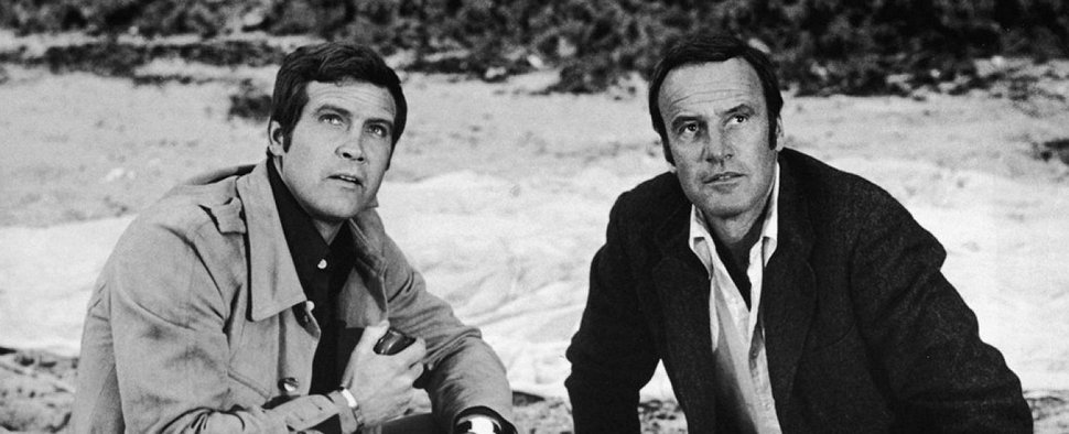 Richard Anderson (r.) mit Lee Majors in „Der 6-Millionen-Dollar-Mann“ (1974) – Bild: ABC