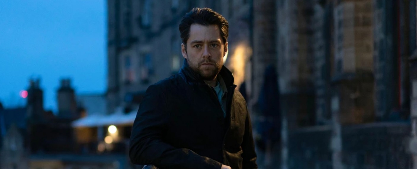 „Rebus“: BBC schickt neue Krimiserie mit Richard Rankin („Outlander“) an den Start – Neuauflage eines Serienklassikers nach der Buchreihe von Ian Rankin – Bild: BBC
