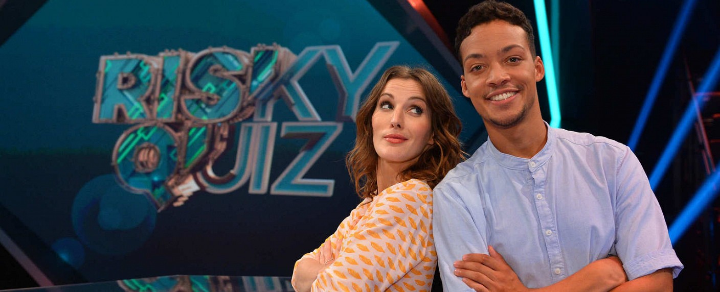 TV-Kritik: „Risky Quiz“ – Neue ProSieben-Comedy-Gameshow mit Jeannine Michaelsen und Aurel Mertz – Unterhaltsamer Showmix mit besonderem Kniff ab heute Abend – Bild: ProSieben/​Willi Weber