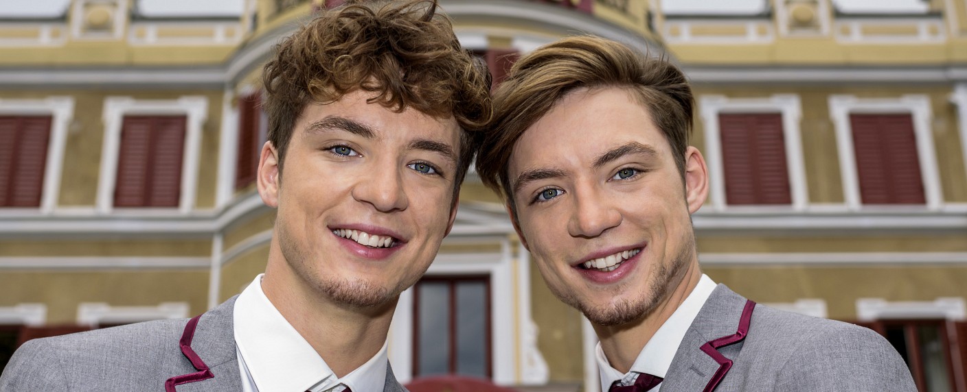 Die Lochis stürmen „Sturm der Liebe“: YouTuber als Gaststars – Wenn YouTube auf ARD-Telenovela trifft – Bild: ARD/​Christof Arnold