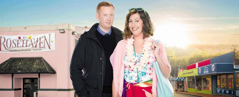 „Rosehaven“ mit Luke McGregor (l.) und Celia Pacquola – Bild: ABC/arte