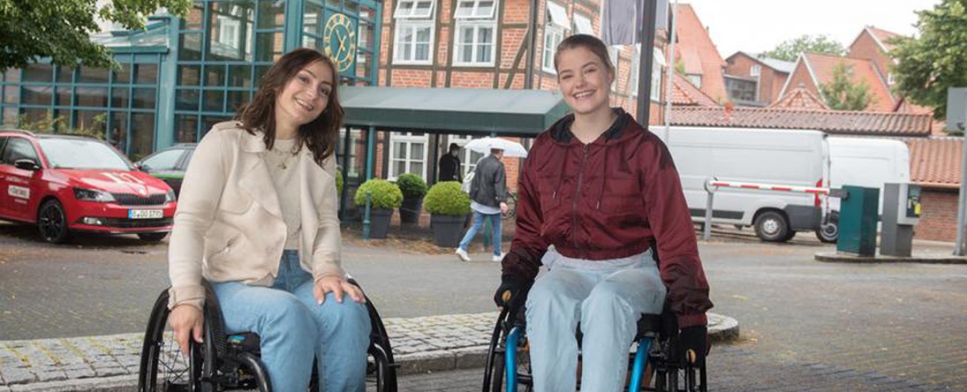 „Rote Rosen“: Ex-Bahnradfahrerin Kristina Vogel übernimmt Gastrolle – Querschnittsgelähmte Olympiasiegerin in drei Folgen Anfang September dabei – Bild: ARD/​Nicole Manthey