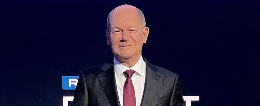 Quoten: Scholz bei „RTL Direkt“ zündet nicht, „Bauer sucht Frau International“ verabschiedet sich solide – „Liebe im Sinn“ endet sehr schwach, ZDF-Krimi holt Gesamtsieg – Bild: RTL