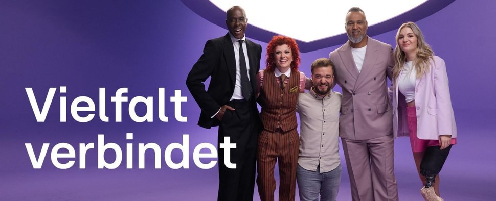 RTL feiert die „Woche der Vielfalt“ mit Bruce Darnell, Lucy Diakovska, Mathias Mester, Patrick „Coach“ Esume und Anna Osicki (v. l.) – Bild: RTL/Pascal Bünning