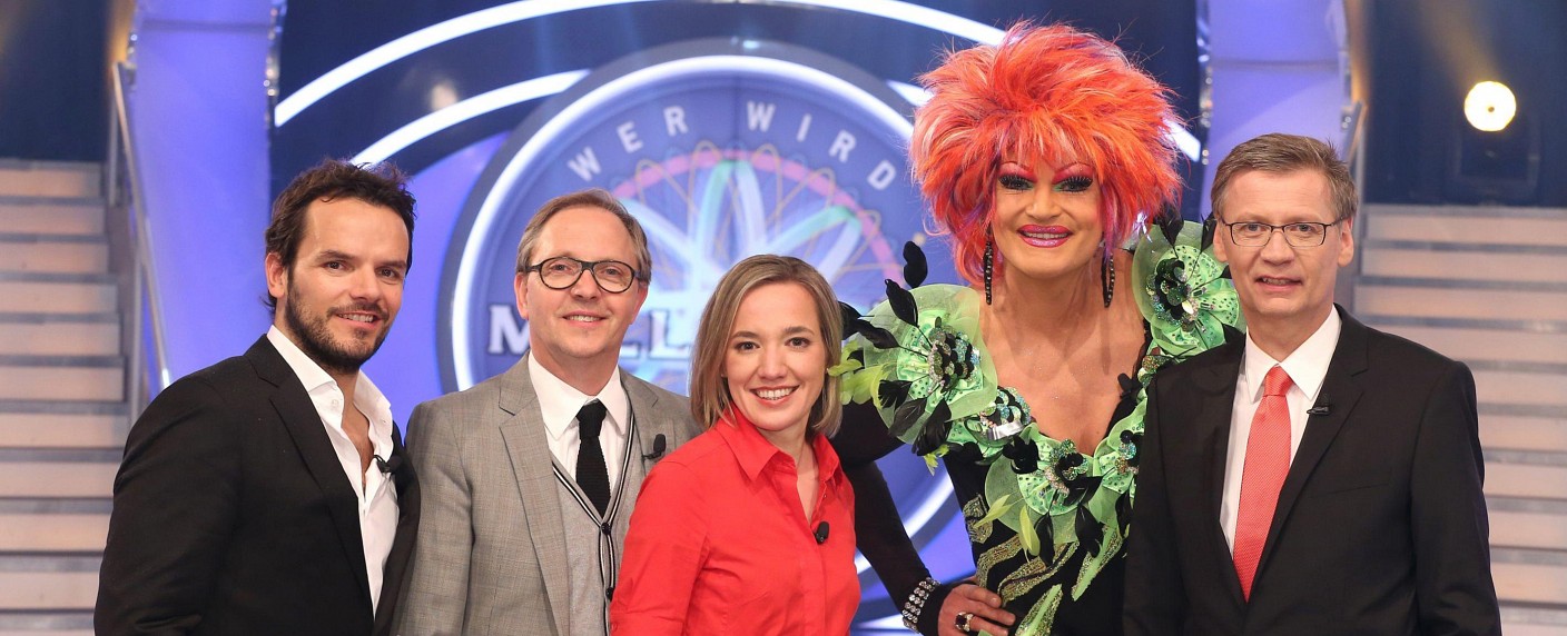 Olli Dittrich und Olivia Jones beim „Wer wird Millionär? – Prominentenspecial“ – 26. Promi-Ausgabe der Quizshow läuft am 3. Juni – Bild: RTL /​ Stefan Gregorowius