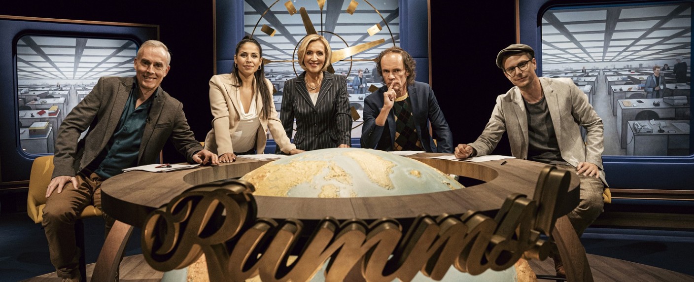 Nicht Wumms, sondern „Rumms!“: Neue Nachrichtensatire mit Olaf Schubert startet – Zelebrierung der kleinen Meldungen, die es nicht in die Hauptnachrichten schaffen – Bild: MDR/​Waldemar Obermann