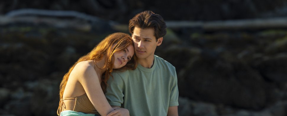 Sadie Soverall (l.) und Matt Cornett in „Every Year After“ – Bild: Amazon Prime Video