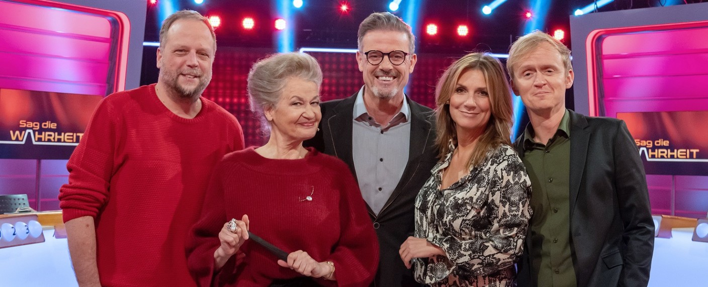 „Sag die Wahrheit“ verabschiedet Veteranin Ursula Cantieni – SWR-Rateshow mit Sonderausgabe vor Weihnachten – Bild: SWR/​Sandra Theiner