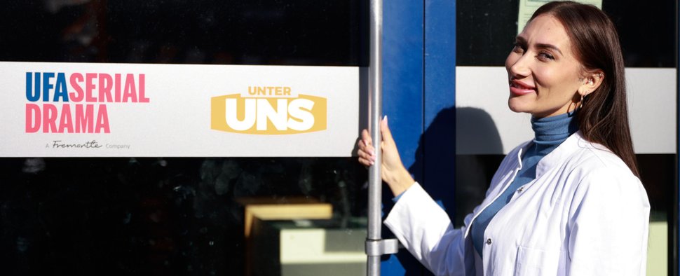 Samira Yavuz auf dem Weg zum Dreh bei „Unter uns“ – Bild: RTL / Sebastian Meyer