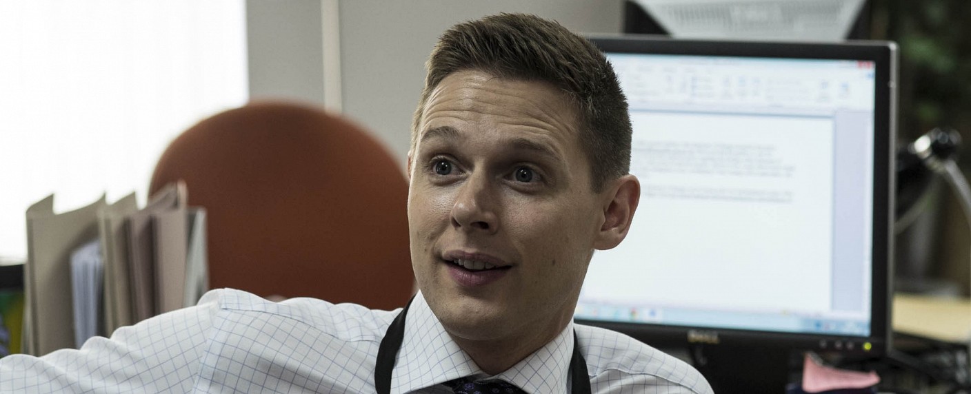 „Dirk Gently’s Holistic Detective Agency“: BBC America zeigt Serienadaption ab Oktober – Verfilmung der Romanreihe von Douglas Adams – Bild: Brian Sweeney/​Channel 4