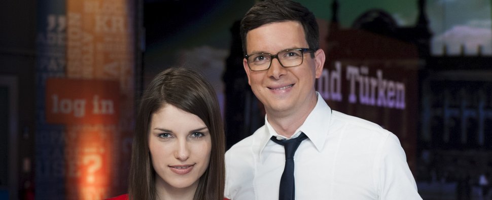 Sandra Rieß und Wolf-Christian Ulrich moderieren (noch) „log in“ – Bild: ZDF/Jule Roehr