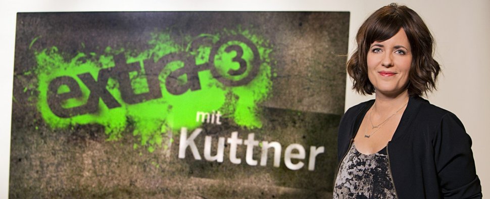 Sarah Kuttner bei „extra 3“ – Bild: NDR/Thomas Pritschet