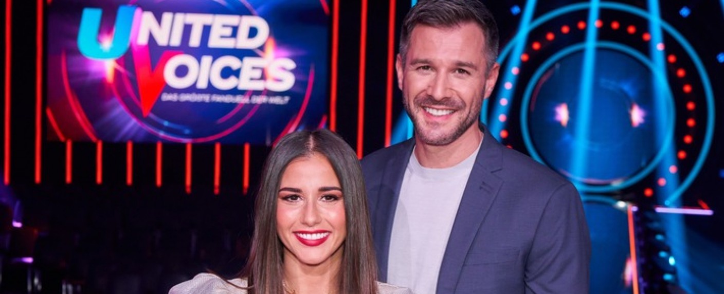 „United Voices“: Starttermin für „Das größte Fanduell der Welt“ – Sarah Lombardi und Jochen Schropp moderieren neue Sat.1-Musikshow – Bild: obs/​Sat.1