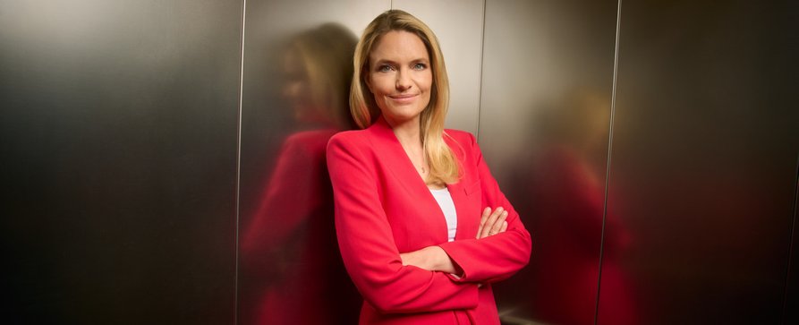 Überraschender neuer Polittalk: Sommervertretung für Maybrit Illner – ZDF setzt auf bekannte „WISO“-Moderatorin – Bild: ZDF/​Bo Lelewel