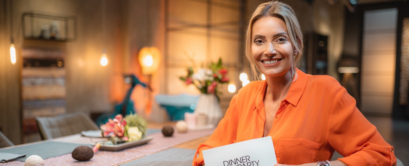 „Dinner Party“: Sarah Valentina Winkhaus verstärkt Sat.1-Nighttalk – Offene Gespräche im Wechsel mit Simon Beeck – Bild: Good Times