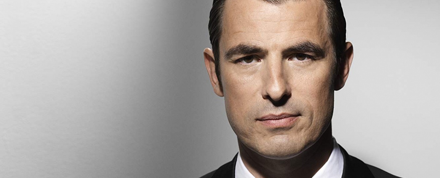 „Dracula“: Netflix-Serie der „Sherlock“-Macher hat Führungstrio zusammen – Claes Bang spielt den rachsüchtigen Blutsauger aus Transsilvanien – Bild: IMDB/​Steen Ewald