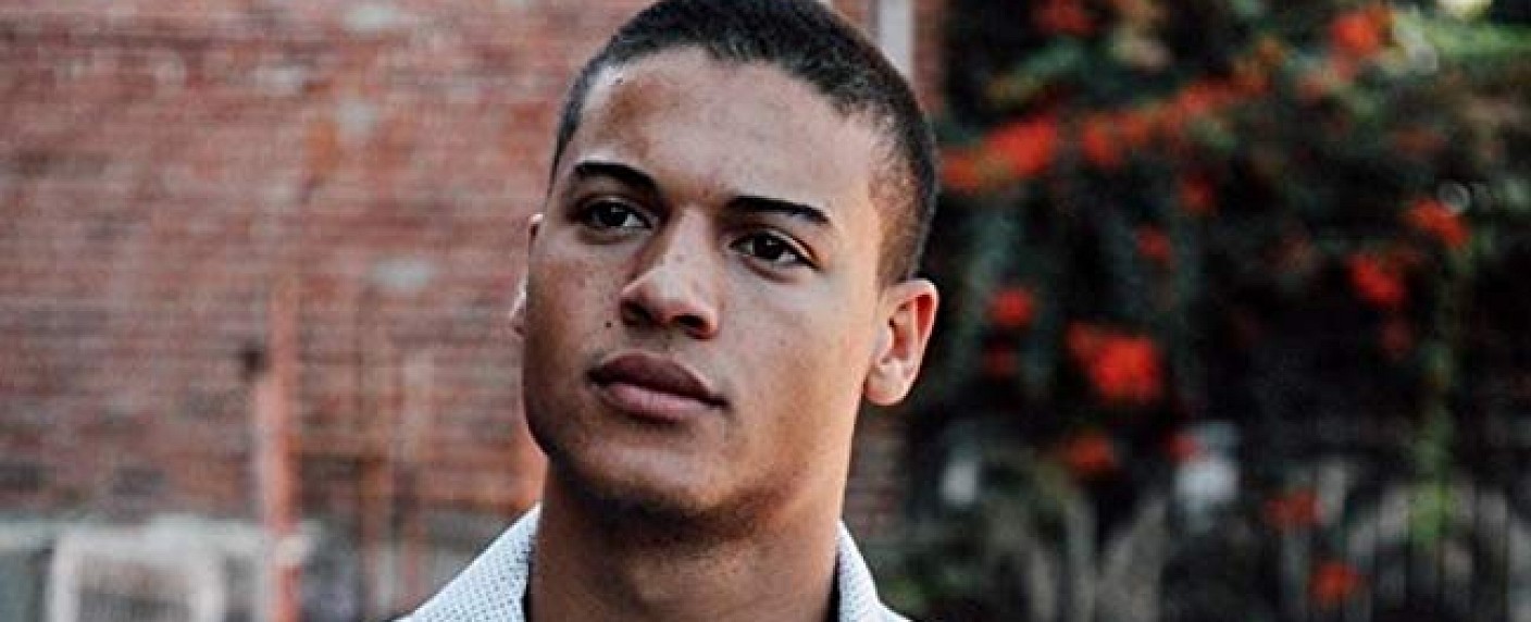 „Marvel’s Runaways“ bringt in Staffel zwei Topher ins Spiel – Jan Luis Castellanos porträtiert beliebte Figur aus der Comic-Vorlage – Bild: Jan Luis Castellanos/​IMDB