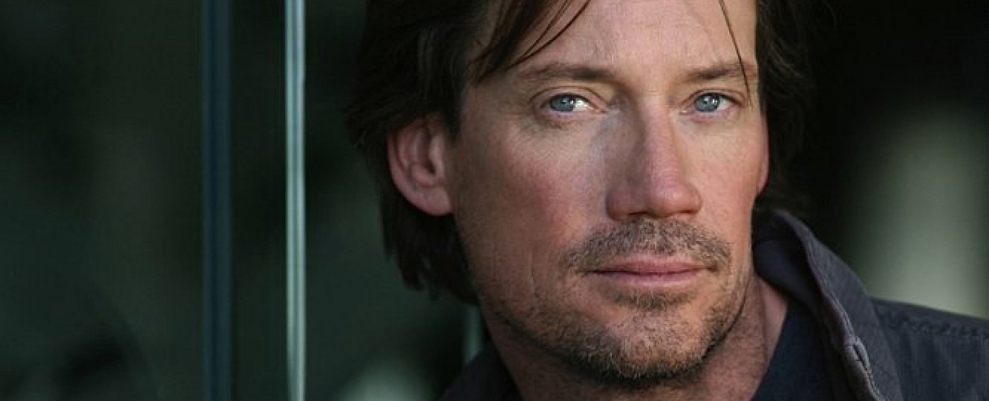 Kevin Sorbo besucht „Supergirl“, Emma Caulfield kommt zu „Fear the Walking Dead“ – Zwei Genre-Veteranen mit neuen Mystery-Rollen – Bild: IMDB/​Ash Gupta