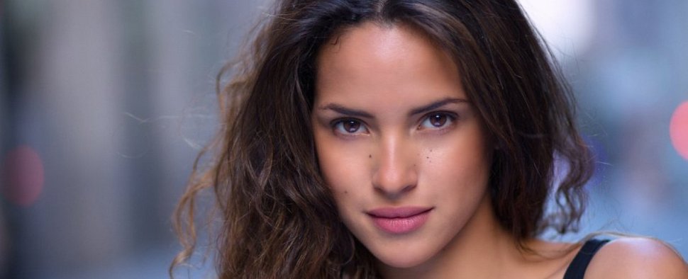 Schauspielerin Adria Arjona – Bild: Publicity Foto/IMDB