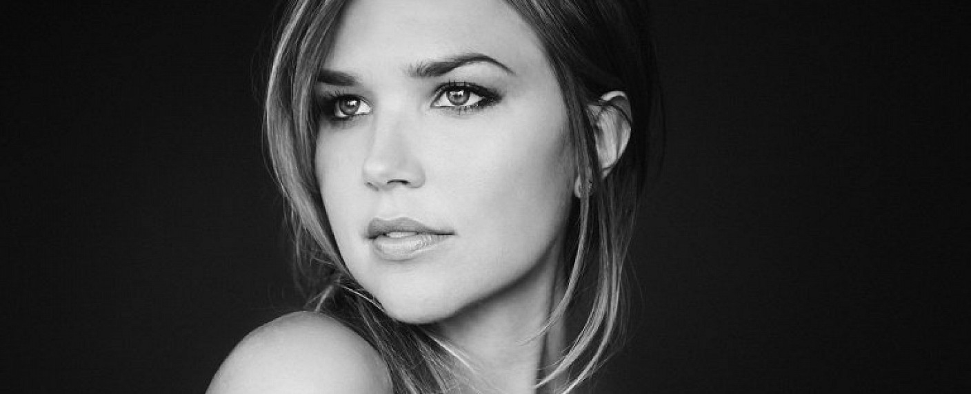 Arielle Kebbel für Serienpilot der „True Blood“-Autorin verpflichtet – In „Midnight, Texas“ leben Werwölfe neben Engeln – Bild: Publicity Foto/​Principal Entertainment