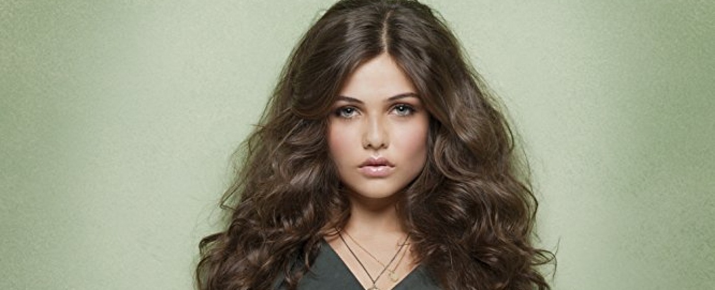„Tell Me A Story“: Danielle Campbell („The Originals“) neben Kim Cattrall in Psycho-Thriller – Kevin Williamson strickt Märchen zum modernen Psycho-Thriller um – Bild: IMDB