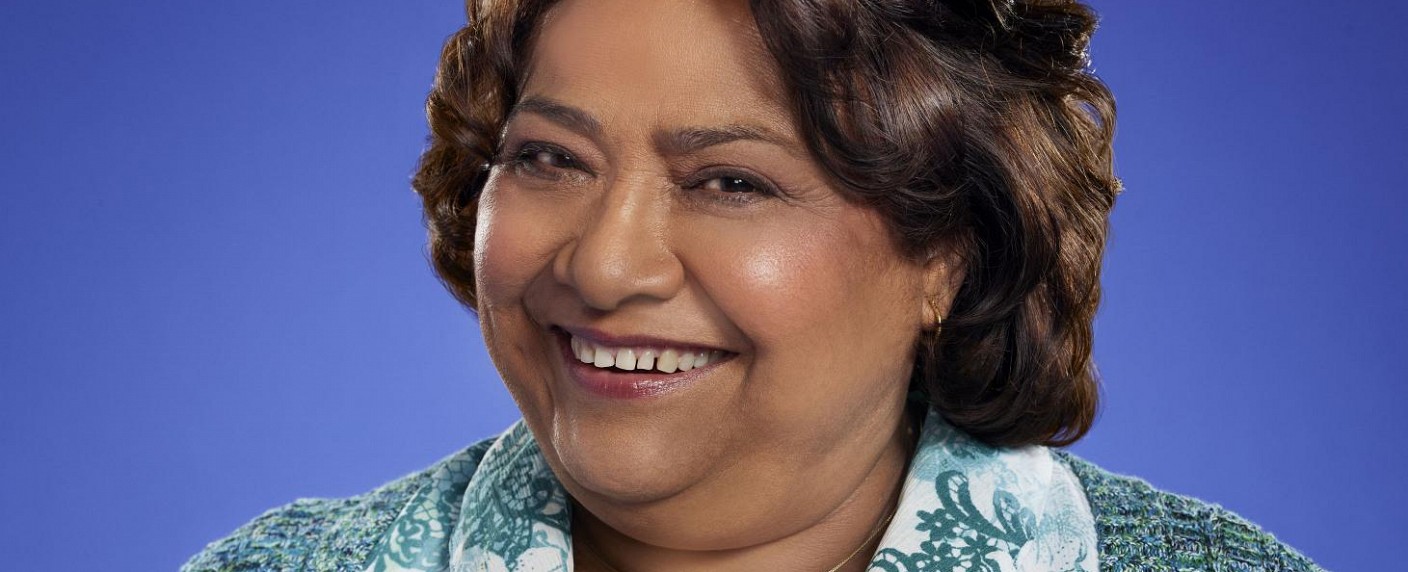 Schauspielerin Tonita Castro („Go On“, „Dads“) im Alter von 63 Jahren verstorben – Späte Karriere als Comedy-Darstellerin – Bild: FOX