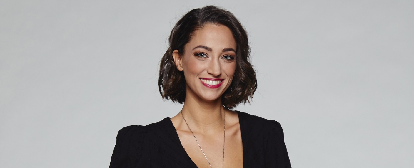 Vildan Cirpan übernimmt bei „GZSZ“ neue Hauptrolle – Neue Ärztin für das Jeremias-Krankenhaus – Bild: TVNOW /​ Bernd Jaworek