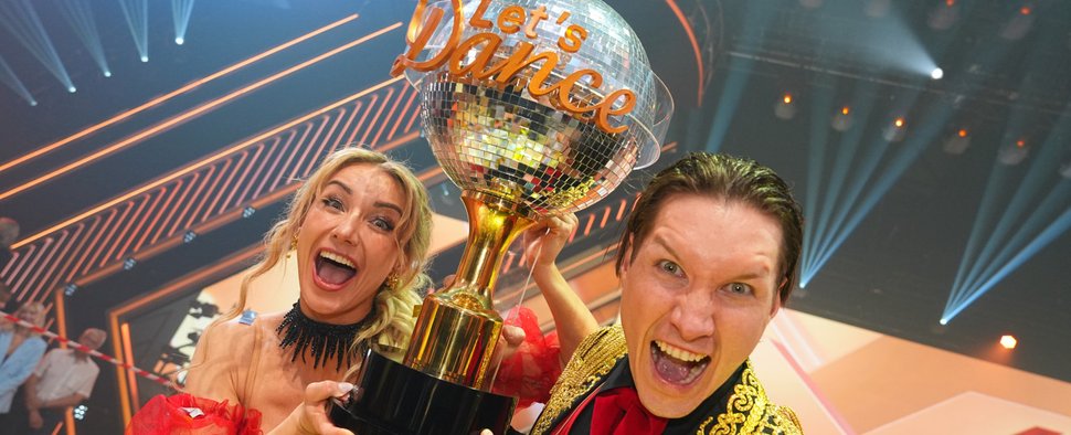 Schlagerstar Anna-Carina Woitschack und Profitänzer Evgeny Vinokurov gewannen die 19. Staffel von „Let’s Dance“ – Bild: RTL/Stefan Gregorowius
