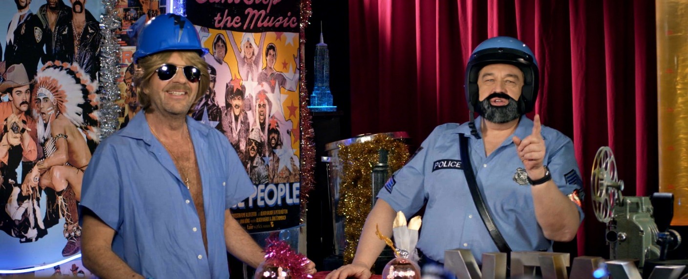 10 Jahre „SchleFaZ“: Alle Filme der Jubiläumsstaffel verkündet – Tödliche Spielzeugpuppen, Village People und leicht bekleidete Amazonen – Bild: Tele 5