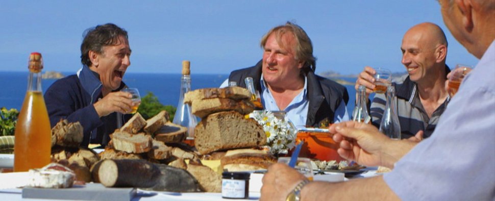 Der Schauspieler lässt es sich gut gehen: „Schlemmen mit Gérard Depardieu“ – Bild: arte