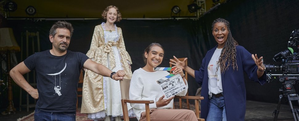 „Schloss Einstein“: Regisseur Nils Dettmann, Matilda Willigalla, Sophia Leonie Mauritz und Liz Baffoe (v. l. n. r.) – Bild: MDR/Saxonia Media/Felix Abraham