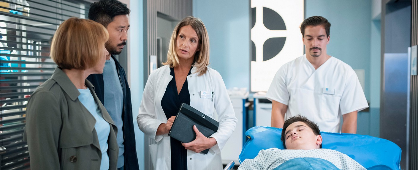 Crossover zwischen „Schloss Einstein“ und „In aller Freundschaft – Die jungen Ärzte“ – Schüler landet im Johannes-Thal-Klinikum – Bild: MDR/​Saxonia Media/​Felix Abraham