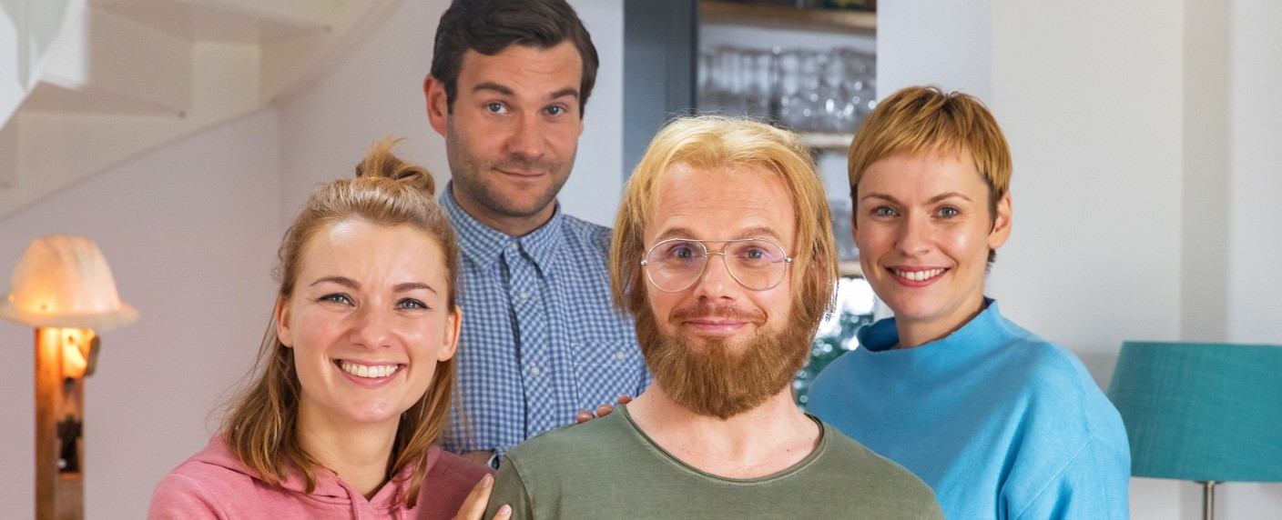 „Schmitz & Family“: RTL dreht neue Sketchcomedy mit Ralf Schmitz – Sketche rund um den alltäglichen Familienwahnsinn – Bild: MG RTL D /​ Bernd-Michael Maurer