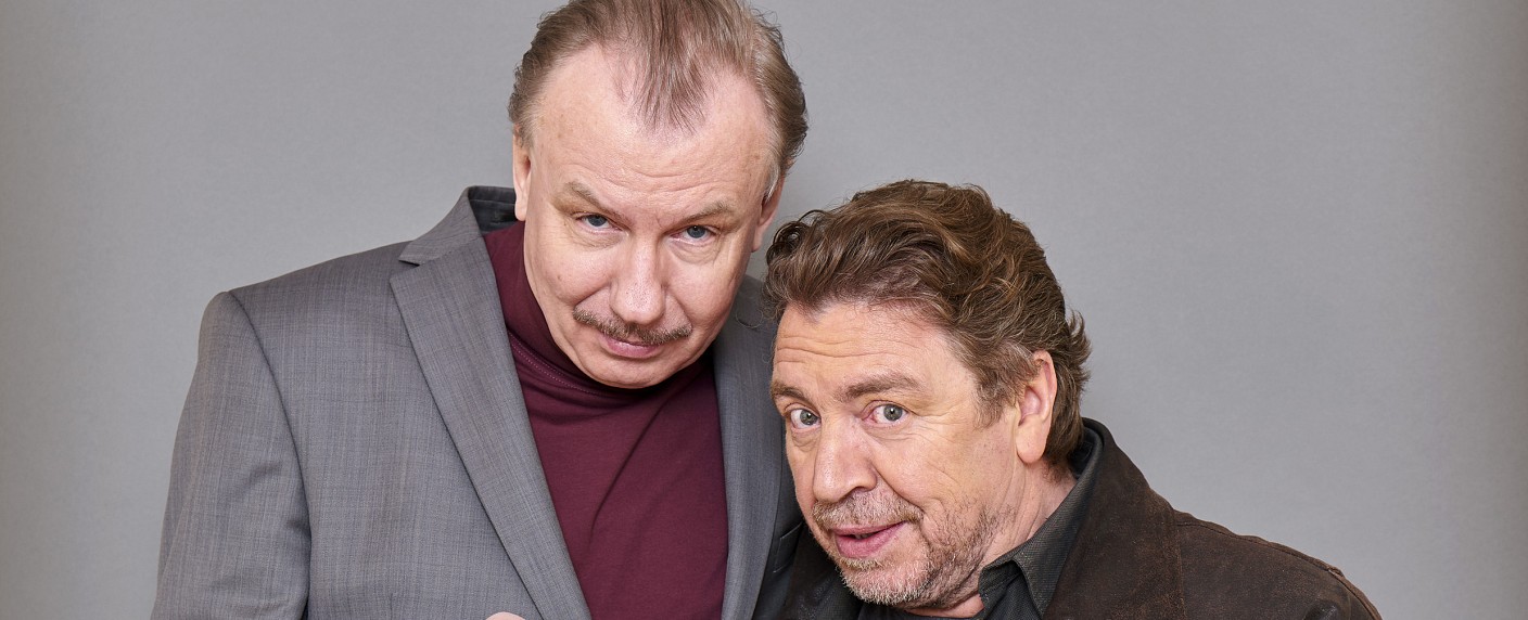 „Schnitzel geht immer“: WDR dreht dritten Teil der Komödienreihe mit Rohde und Pistor – Erfolgreiche Fernsehfilmreihe wird fortgesetzt – Bild: WDR/​Frank Dicks