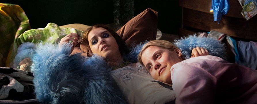 „Bettgeflüster“: Schwedische LGBTQ+-Serie neu bei RTL+ – Achtteilige Dramedy mit Ulrikke Falch („Sham“) – Bild: Breakable Films/​Art & Bob/​RTL