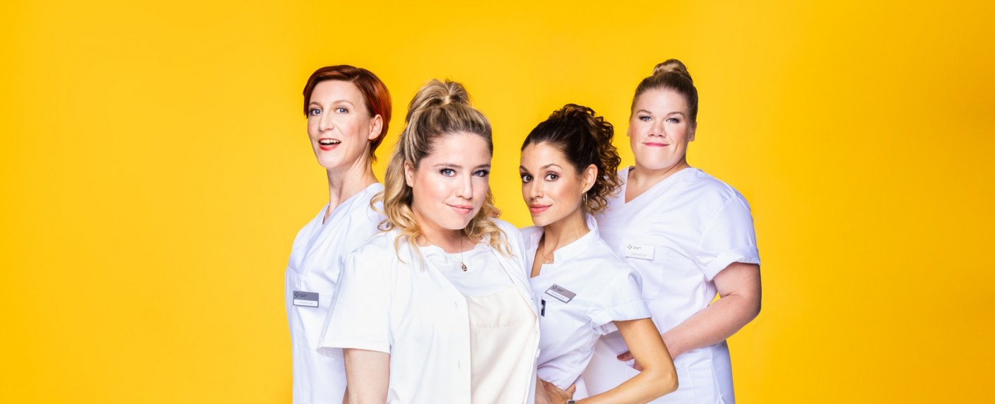 „Schwester, Schwester“: Flachwitze und -wichser geben sich bei RTL die Ehre – Review – Neue Comedy wirkt wie Karikatur des altbekannten RTL-Humors – Bild: TVNOW /​ Benno Kraehahn