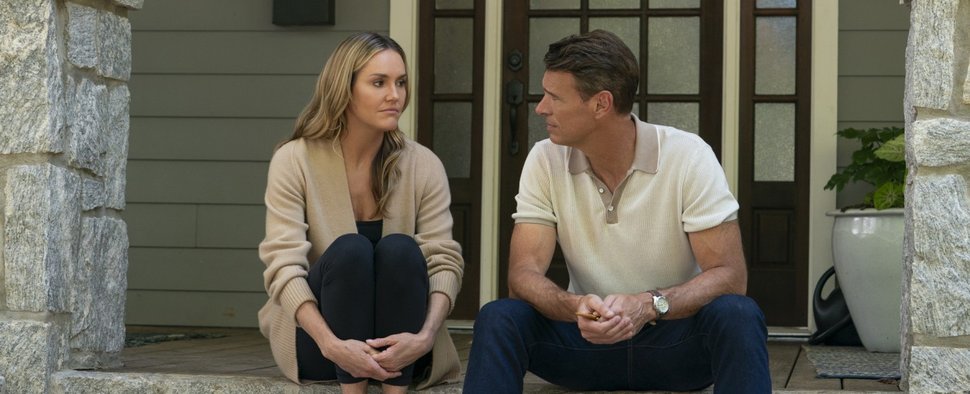 Scott Foley (r.) und Erinn Hayes (l.) in „It’s Not Like That“ – Bild: Amazon Prime Video