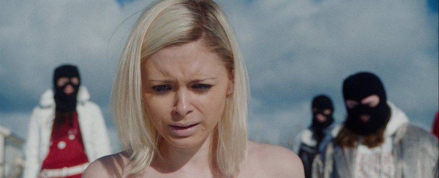 ZDFneo zeigt Dramaserie „Requiem for Selina“ um erste norwegische Beauty-Bloggerin – Suche nach Anerkennung und Schattenseiten des Internetruhms im Fokus – Bild: ZDF/​Jonathan Vivaas Kise Tinagent