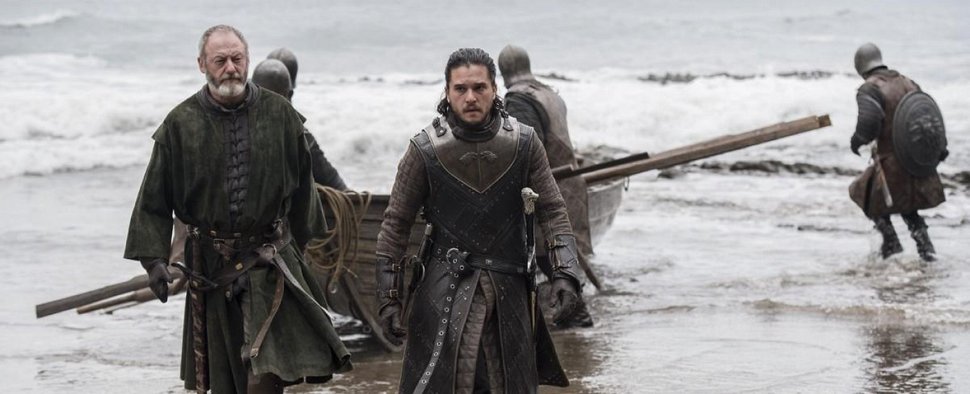 Ser Davos und Jon Snow erreichen Dragonstone in „Die Gerechtigkeit der Königin“ – Bild: HBO