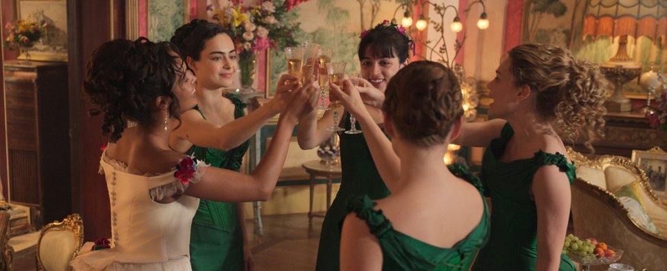 Hoch die Champagner-Flöten: „The Buccaneers“ wurde für eine zweite Staffel verlängert – Bild: Apple TV+