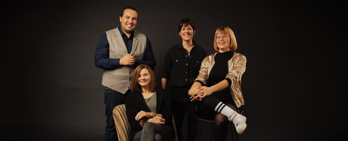 Aus für „Seriös“ mit Sarah Kuttner: One beendet sein Serienquartett – Monatlicher Serientalk hat „nicht die erhoffte Resonanz gefunden“ – Bild: WDR/​Junala