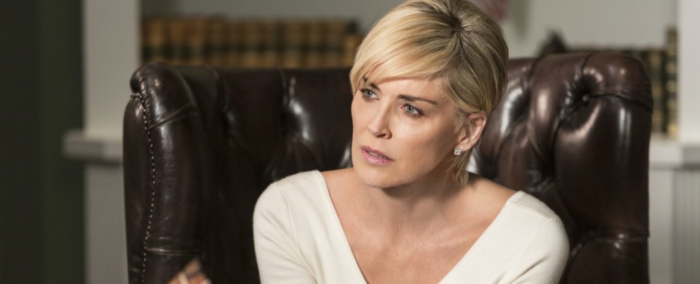 „The Flight Attendant“: Sharon Stone spielt Kaley Cuocos Mutter – Wichtiger Neuzugang für die zweite Staffel – Bild: TNT