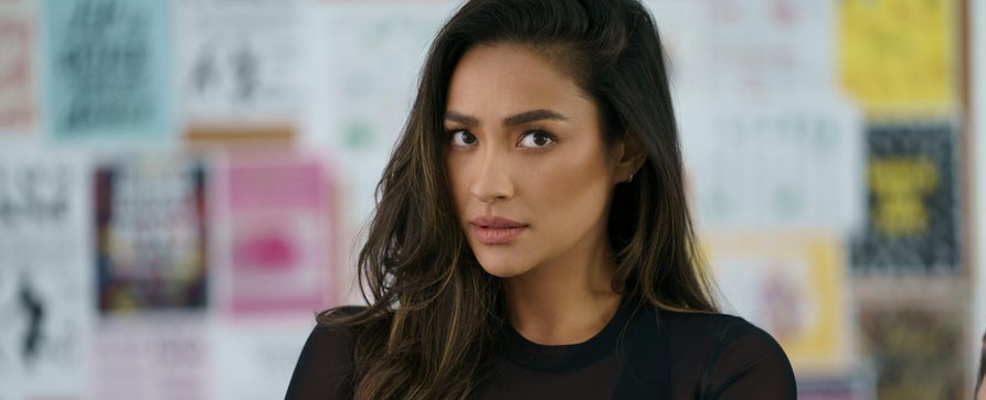 „Baywatch“-Neuauflage fängt „Pretty Little Liars“-Nixe als Hauptdarstellerin – Cast der neuen Serie zuletzt auf sieben angewachsen – Bild: Hulu