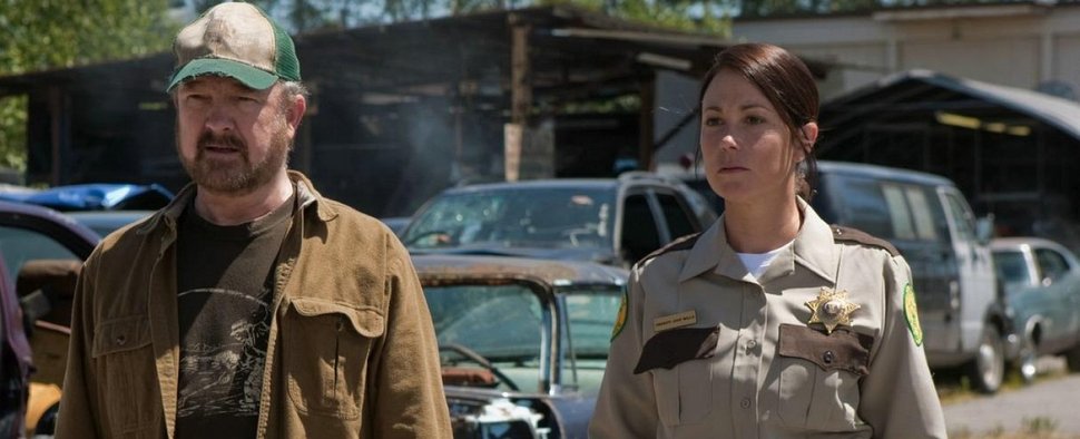 Sheriff Jody Mills (Kim Rhodes, r.) mit Bobby Singer in der „Supernatural“-Folge „Immer Ärger mit Bobby“ – Bild: The CW
