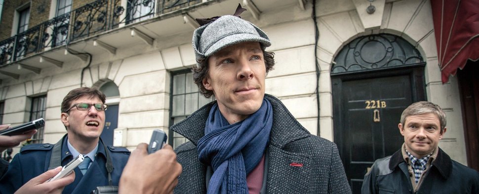 Sherlock (Benedict Cumberbatch) ist von den Toten auferstanden, doch Watson (Martin Freeman, r.) ist darüber nicht nur erfreut. – Bild: ARD Degeto/BBC/Hartswood Films 2013
