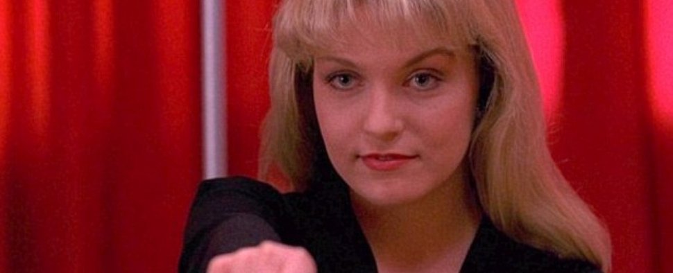 Muss noch etwa länger im „Red Room“ verharren: Laura Palmer (Sheryl Lee) – Bild: CBS TV Studios