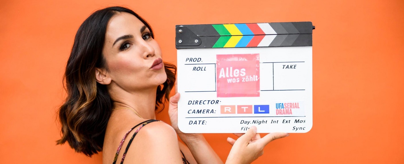 „Alles was zählt“: Sıla Şahin kehrt zurück – Wie geht es mit der aufstrebenden Influencerin Miray weiter? – Bild: RT /​Julia Feldhagen