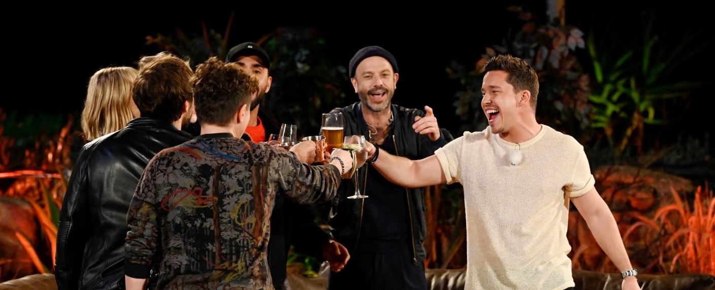 Quoten: „Sing meinen Song“ verabschiedet sich erfolgreich, „Paradise Hotel“ floppt zum Start – ZDF-Thriller schlägt ARD-Serien-Wiederholungen, RTL Zwei und Kabel Eins vor Sat.1 – Bild: TVNOW/​Markus Hertrich