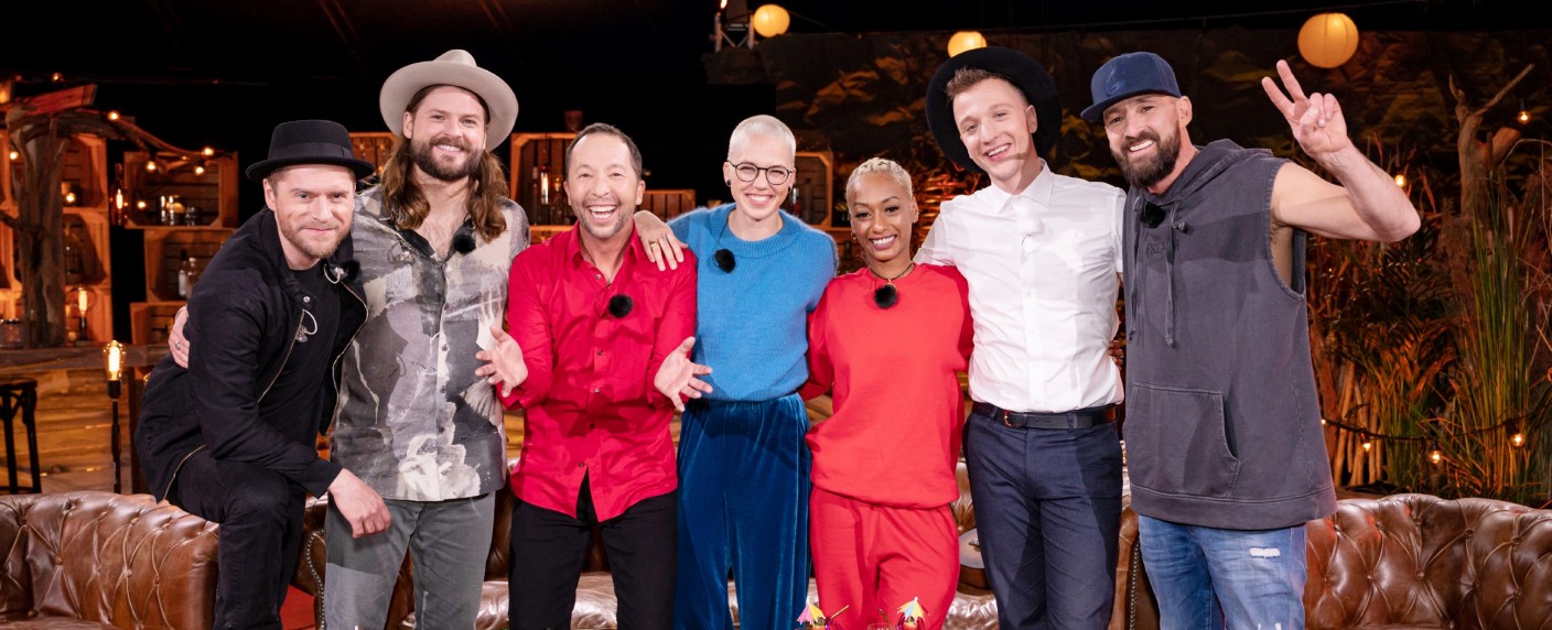 Quoten: Guter Auftakt für „Sing meinen Song“, Joko & Klaas triumphieren – „I Can See Your Voice“ bricht völlig ein, Laschet-Interview drückt „Um Himmels Willen“ – Bild: TVNOW/​Markus Hertrich